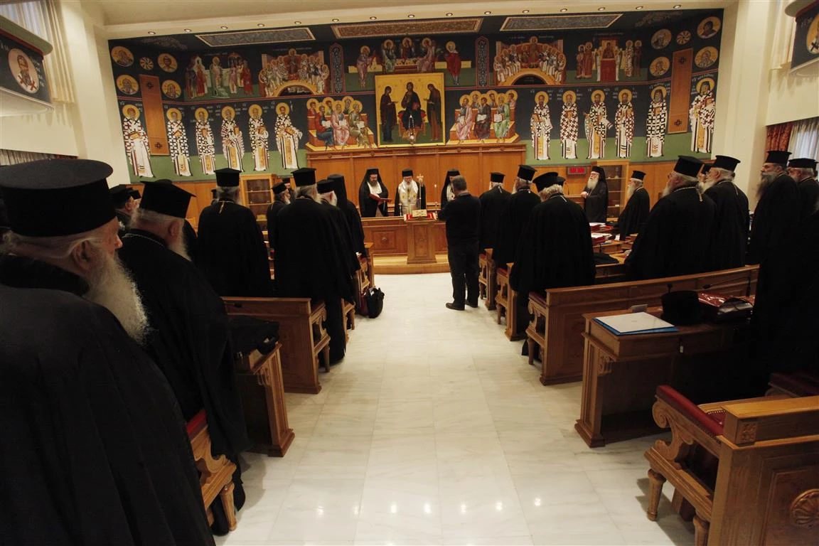 Σημεία και τέρατα στην «ουδετερόθρησκη» Ελλάδα – «Αποκαθήλωση» εικόνων από δημόσια κτίρια βλέπουν οι κληρικοί – Έντονες αντιδράσεις